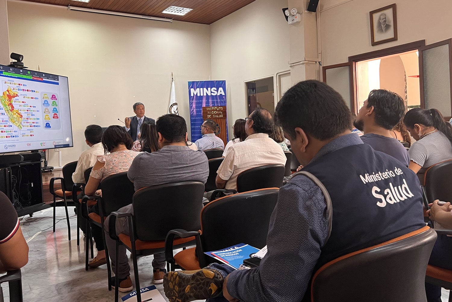 Participantes durante la exposición del Dr. César Tejada, Director General de Dirección General de Gestión del Riesgo de Desastres y Defensa Nacional en Salud de Minsa. Fuente: Minsa