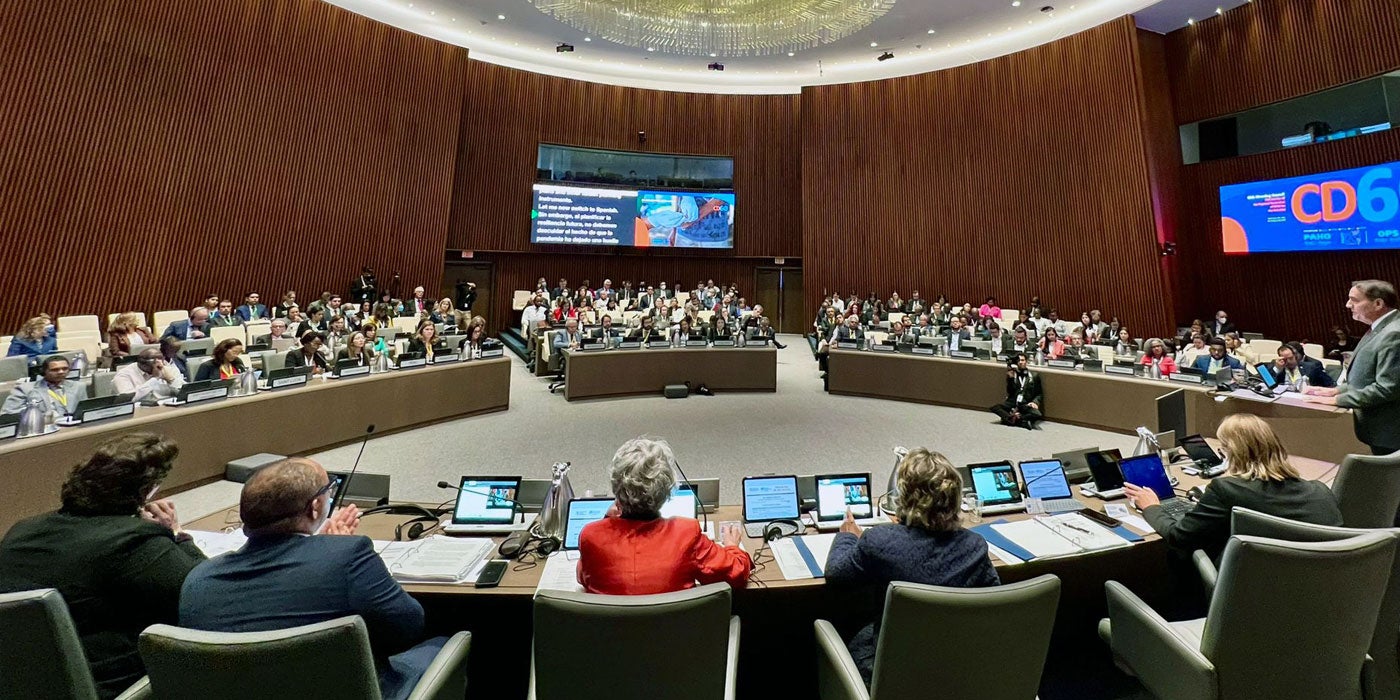 Délégués des Amériques dans la salle de conférence au siège de l'OPS