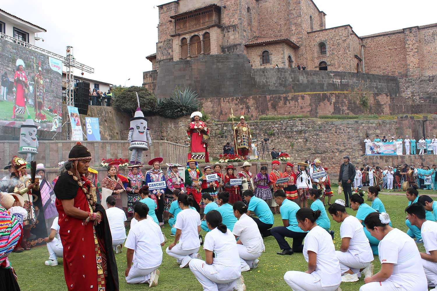 Ceremonia de lanzamiento con motivos de la cultura Inca