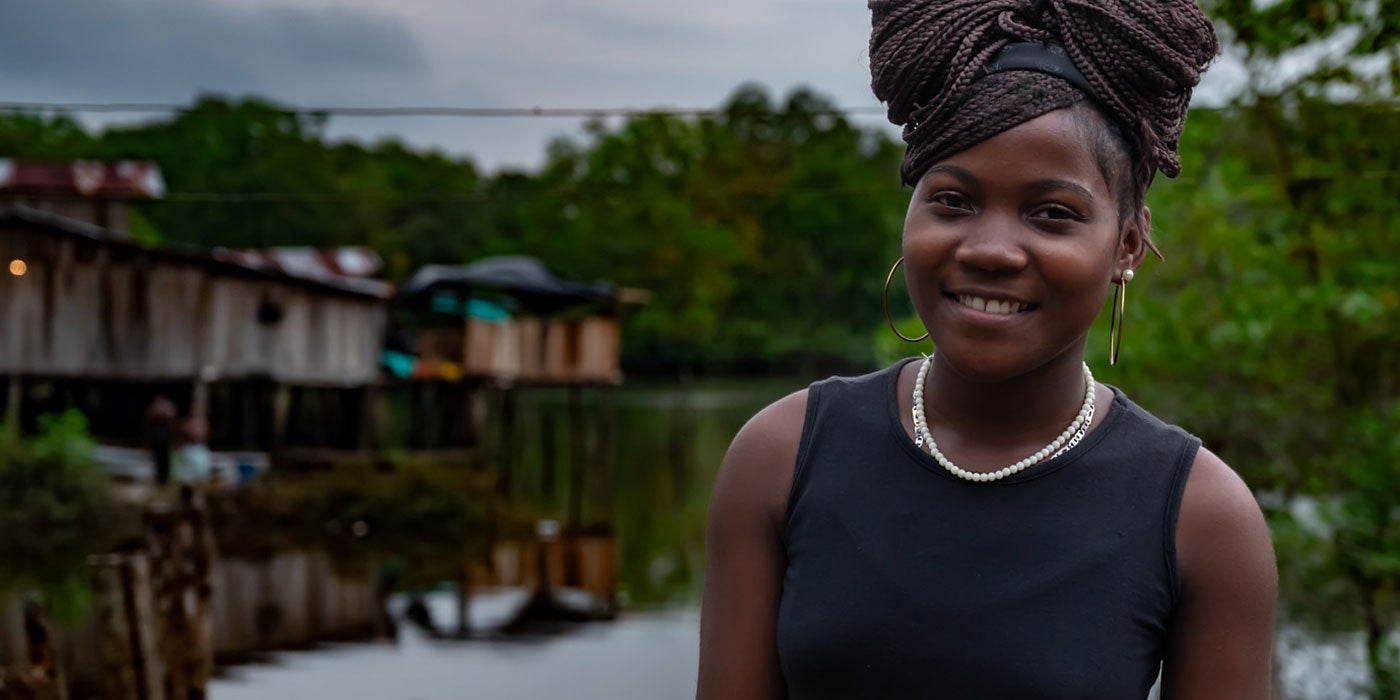 Young afro descendant woman smiling at the camera