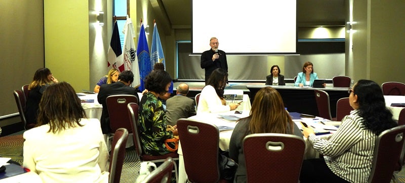 Director de epidemioloigía presenta durante taller