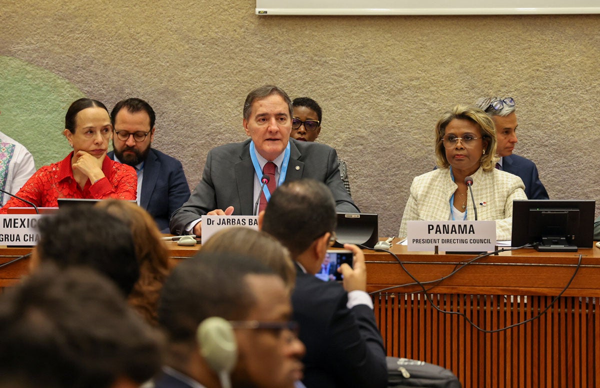 Dr. Jarbas Barbosa com as delegações das Américas