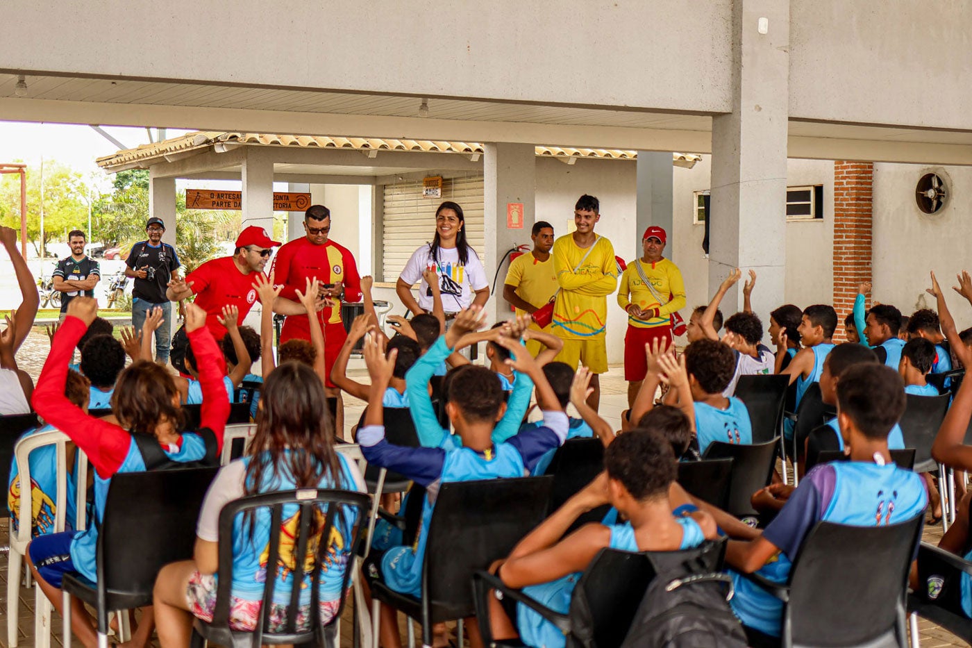 Crianças participam da sessão