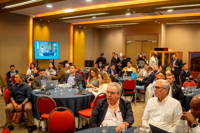 Participantes en el taller regional sobre ampliación del acceso al diagnóstico y tratamiento de la malaria en Bogotá.