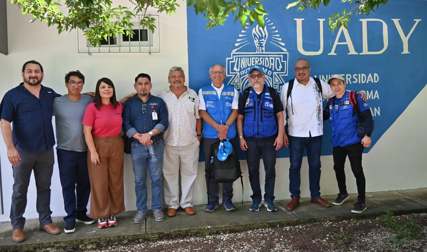 Foto de grupo en la Universidad Autónoma de Yucatán