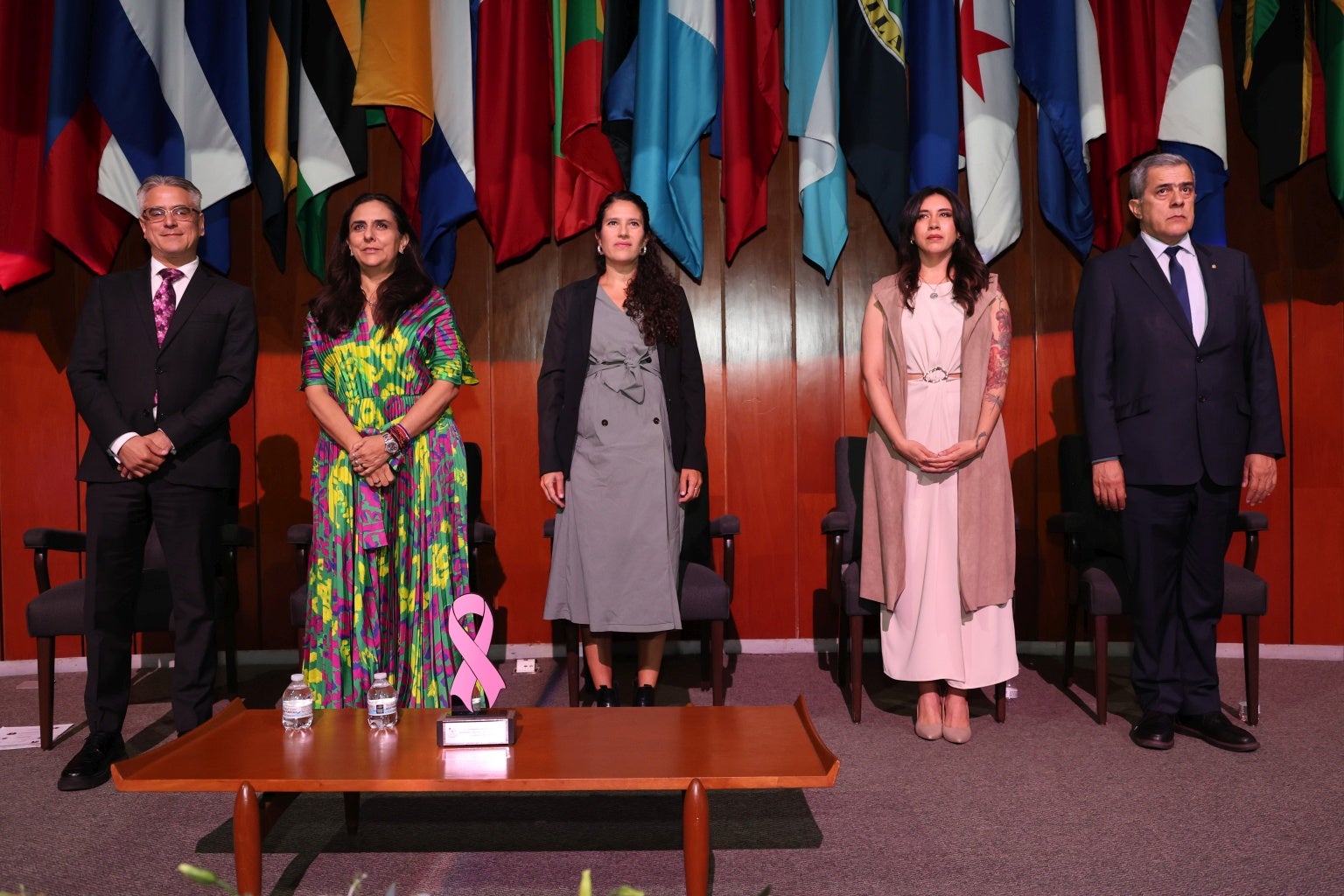 Personalidades que participaron en el presidium para la apertura del Congreso