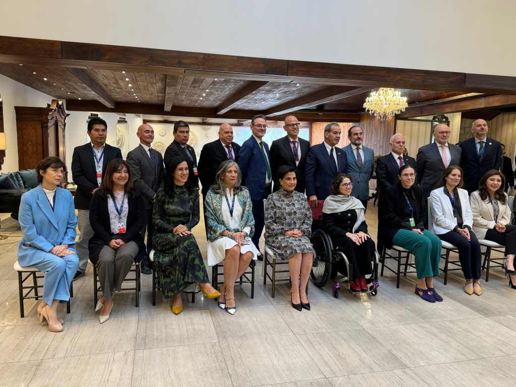 Representantes y delegados de varias organizaciones que participaron de la “Reunión con los Observadores Consultivos de la Conferencia Iberoamericana”, en el marco de XXIX Cumbre Iberoamericana de Jefas y Jefes de Estado y de Gobierno.