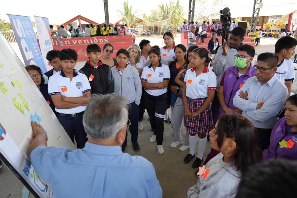 Estudiantes de la Unidad Educativa "San Alberto Magno"