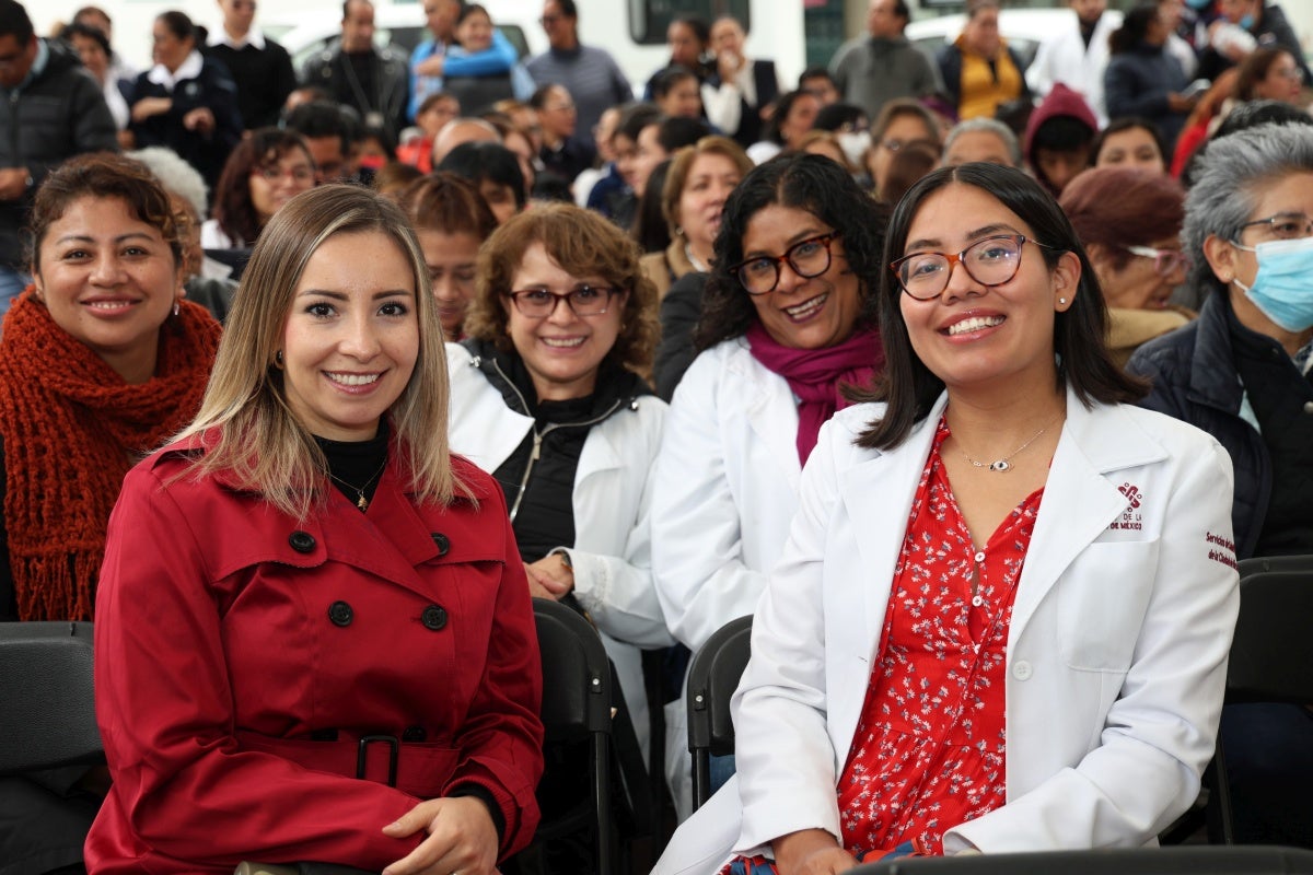 Fotografía de dos participantes en el taller de implementación