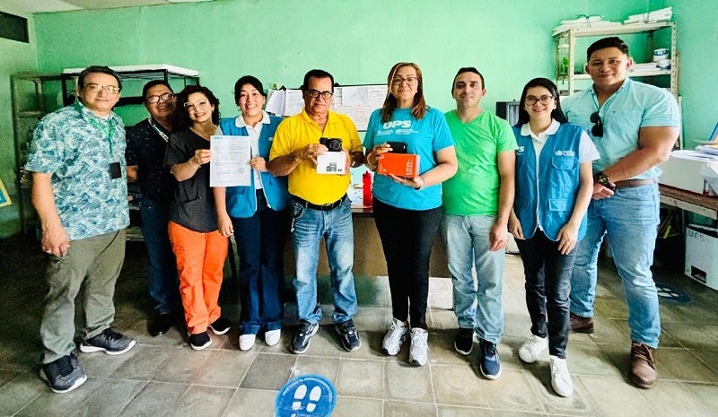 Donación cámara a equipo región 3