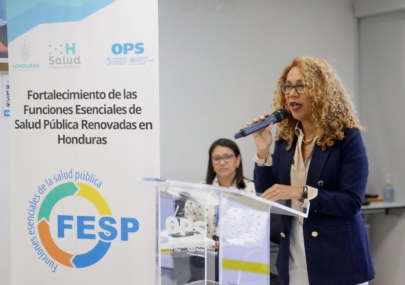 "Representante de la OPS en Honduras dirige palabras en evento FESP""