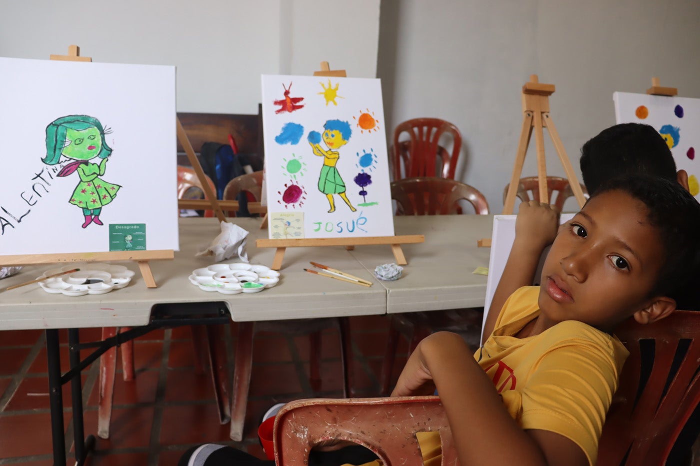 Josué fue uno de los niños a los que se pidió que representara una emoción por medio de un dibujo