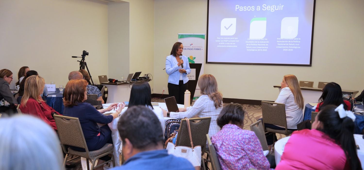 Leah Mari Richards, discurso de cierre. El Ministerio de Salud (MINSA) de Panamá, en colaboración con la Organización Panamericana de la Salud (OPS), llevó a cabo una plenaria para presentar los resultados de la evaluación del desempeño de las Funciones Esenciales de Salud Pública (FESP) renovadas. Este evento, que contó con la participación de más de 80 representantes de diversas instituciones, marcó un hito en el compromiso del país por fortalecer su sistema de salud.