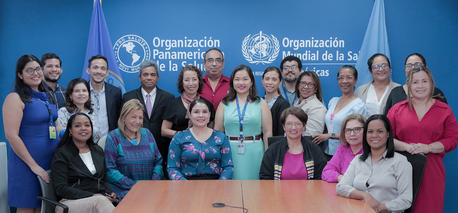 Fotografía grupal del primer taller preparatorio para elaborar el plan nacional para la eliminación de enfermedades transmisibles y riesgos ambientales 2025-2030.