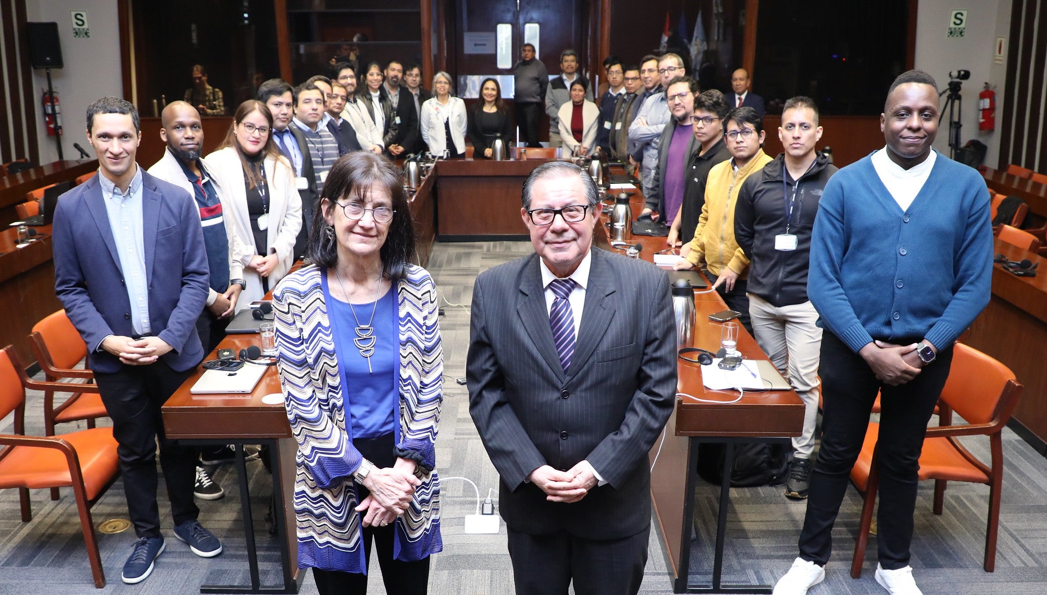 MINSA / Dra. Maureen Birmingham, representante de la OPS/OMS en Perú y Dr. Herberth Cuba, viceministro de Prestaciones y Aseguramiento en Salud, junto a los participantes del taller. 