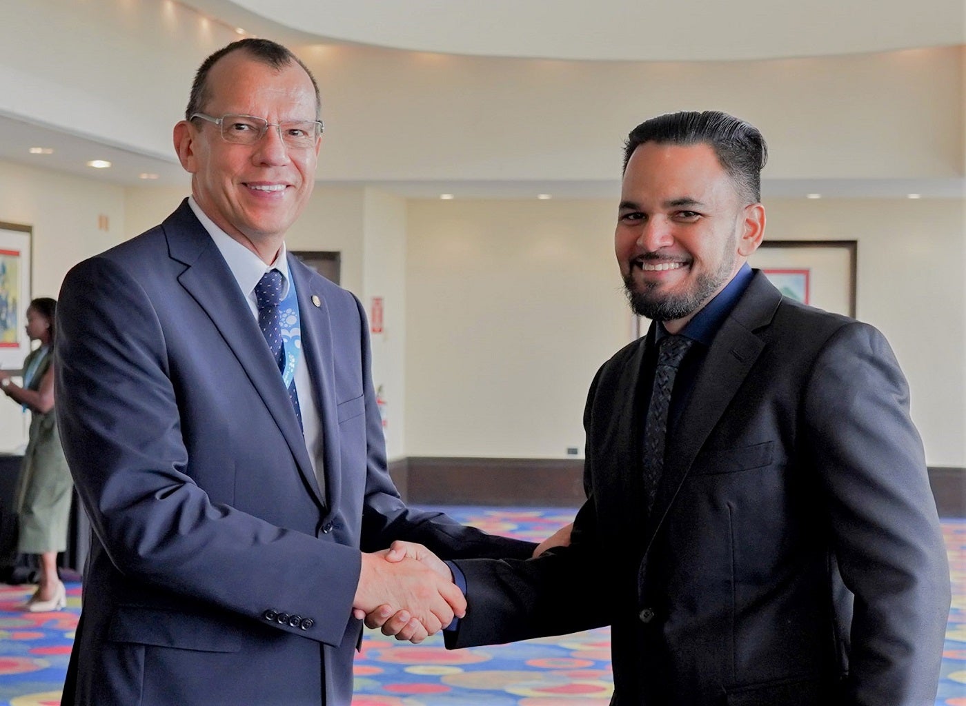 Dr. Gabriel Vivas Francesconi, the PAHO/WHO Representative for Trinidad and Tobago and the Dutch Caribbean Islands and Dr Dr Roger Ramjohn, Chief Medical Officer (Ag), Trinidad and Tobago greet each other during the workshop break.