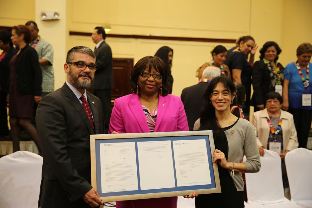 From left to right: PAHO/WHO Representative in Guatemala, Oscar Barreneche; PAHO/WHO Director, Carissa F. Etienne; Minister of Health and Social Welfare of Guatemala, Lucrecia Hernandez Mack.