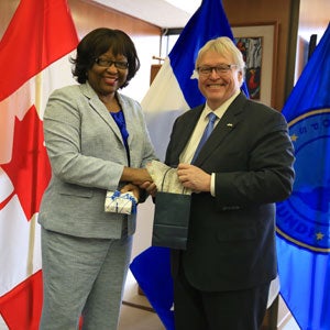 OPS/OMS y Quebec firman acuerdo de cooperación 