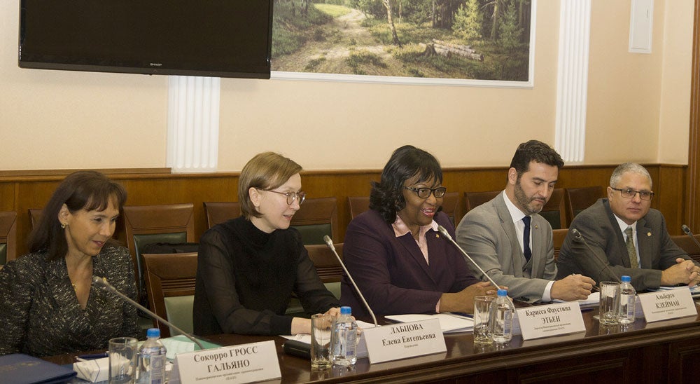 Directora de OPS participa en reunión mundial de ministros de Salud sobre tuberculosis en la Federación de Rusia