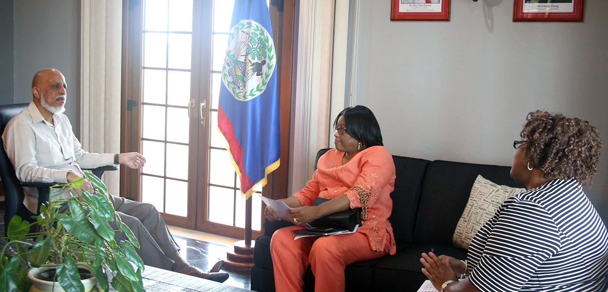 PM de Belice Dean Barrow se reune con Directora de OPS Carissa Etienne