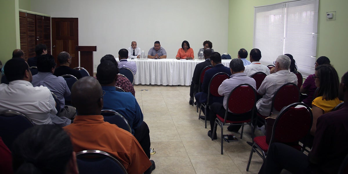 PAHO Director meets with officials from the Ministry of Health in Belize