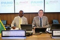 El Dr. Jean Kaseya, Director General del CDC de África y el Dr. Jarbas Barbosa durante la firma del acuerdo en la sede de la OPS.