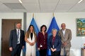 Mary Lou Valdez, Directora Adjunta de la OPS, junto a Rodrigo Monrroy, Asesor de Gestión de Proyectos de OPS Forward, y Paul de la Croix-Vaubois, Asesor de Recursos Humanos, Lita Paparoni, Gerente Regional para América Latina y el Caribe, y otros posando para la cámara.