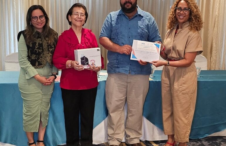 Autoridades entregan insumos de WASH PRESS a Región Metropolitana de Salud