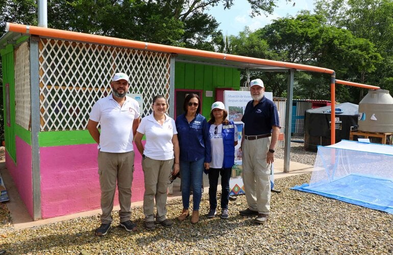 Representante de Guatemala visita proyecto de viviendas saludables en Camotán, Chiquimula
