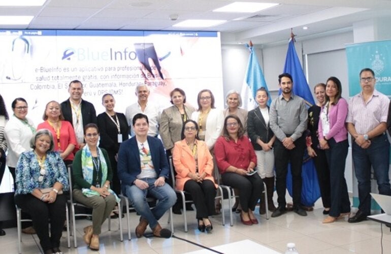 Autoridades y asistentes al lanzamiento de e-BlueInfo Honduras