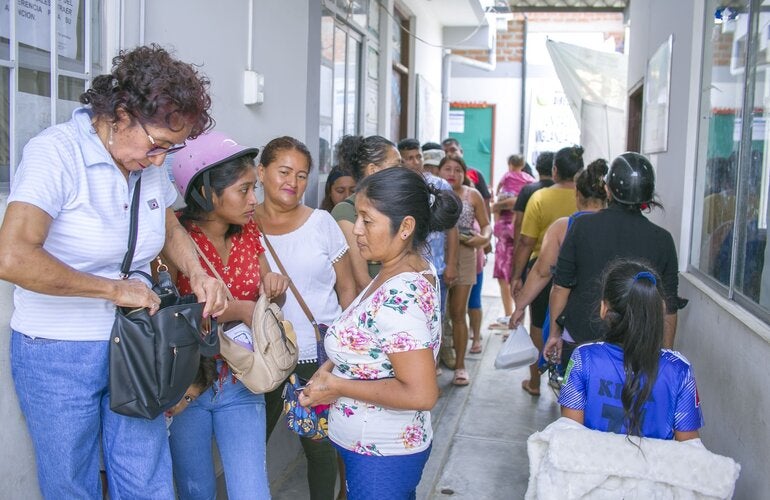  OPS/ Personas en turno de espera en establecimiento de salud de Tumbes 