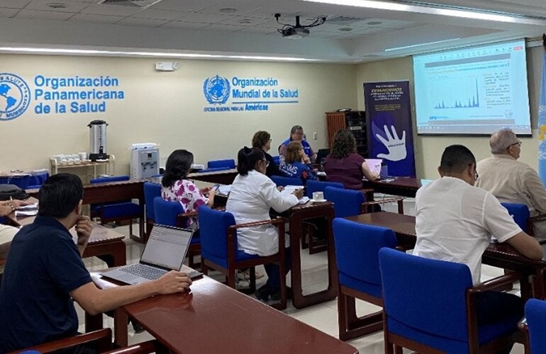 Misión de expertos en dengue reunidos con autoridades del Ministerio de Salud