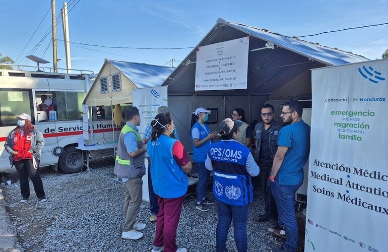 personal de salud visita puestos en ruta migrante