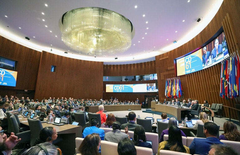 Sala A da sede da OPAS com delegações das Américas durante a sessão de abertura do 61º Conselho Diretor