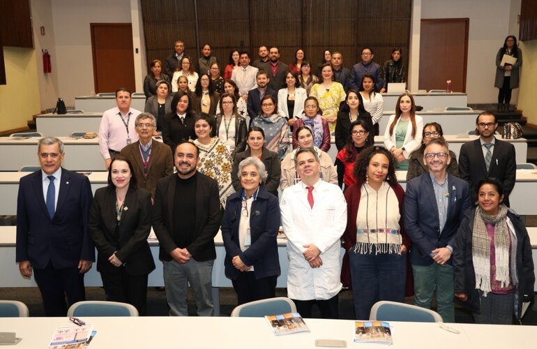 Foto de grupo, conmemorando el Día Mundial de Salud Mental en México