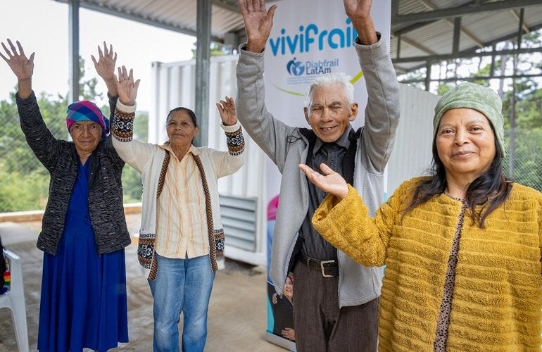 adultos mayores realizando ejercicios en Intibucá