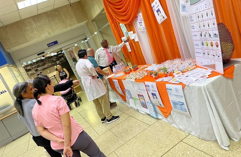 Stand informativo en un centro de salud