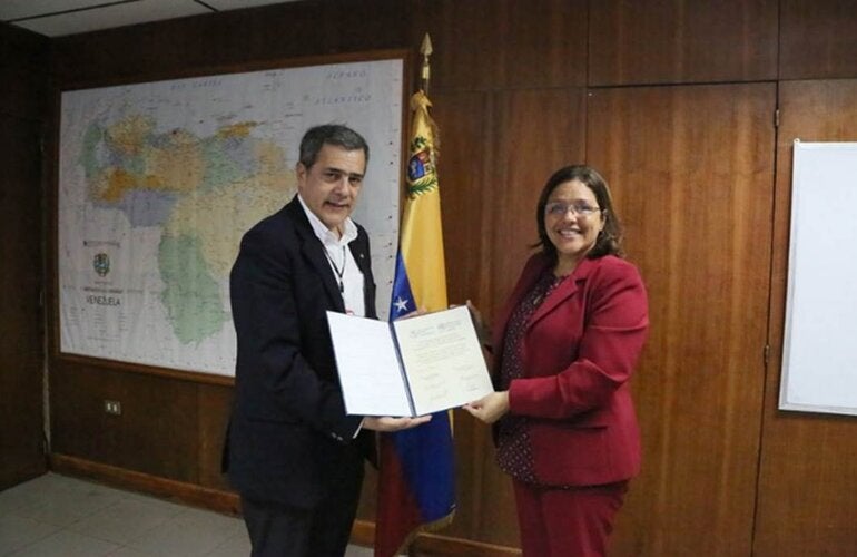 Venezuela recibe certificado