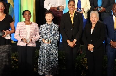PAHO-WHO receives award during 49th Bahamian Independence Celebration