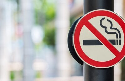La economía de las políticas de control de tabaco no relacionadas con los precios