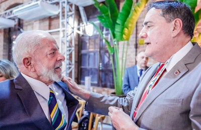 Jarbas Barbossa speaking with Luiz Inácio Lula da Silva