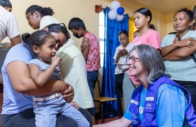 Atividade de vacinação na Escola de Ensino Médico St. Ignatius,  em Lethem, Guiana. 