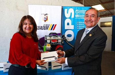 OPS Ecuador dona equipos portátiles de fumigación para control del Dengue