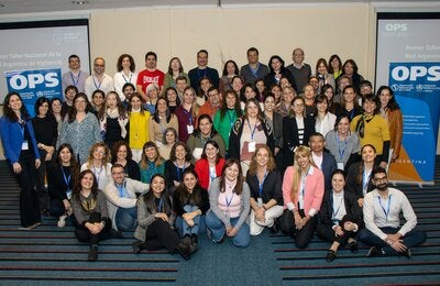 Foto grupal de los participantes presenciales del taller