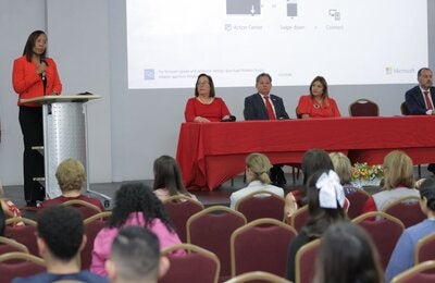 Palabras de Leah Mari Richards, Asesora en Sistemas y Servicios de Salud de la OPS en Panamá, donde El Ministerio de Salud de Panamá (MINSA), con la participación de la Organización Panamericana de la Salud (OPS), lanza la campaña del mes del corazón bajo el lema “Cuida tu Corazón”. Esta iniciativa busca sensibilizar a la población sobre la importancia de prevenir y controlar las enfermedades cardiovasculares (ECV).