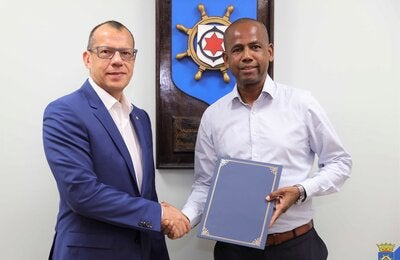 Dr Gabriel Vivas Francesconi, PAHO/WHO Representative presents credentials to Governor John Solina of Bonaire