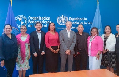 Fotografía grupal del lanzamiento de un nuevo curso virtual sobre los fundamentos del manejo de medicamentos sujetos a control. 