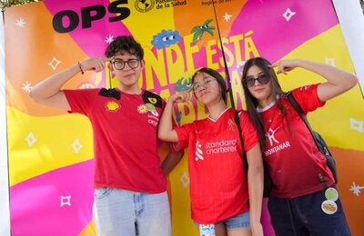 Jóvenes participantes del festival en Cumbayá, Distrito Metropolitano de Quito