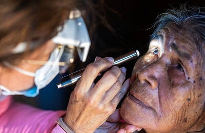 disertantes y asistentes en sala de zoom del encuentro para eliminar tracoma en las americas