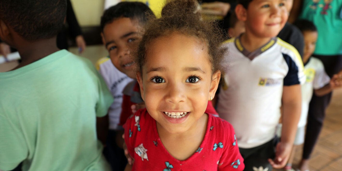 Niños de Brasil participan de la campaña de vacunación con motivo de la Semana de Vacunación en las Américas